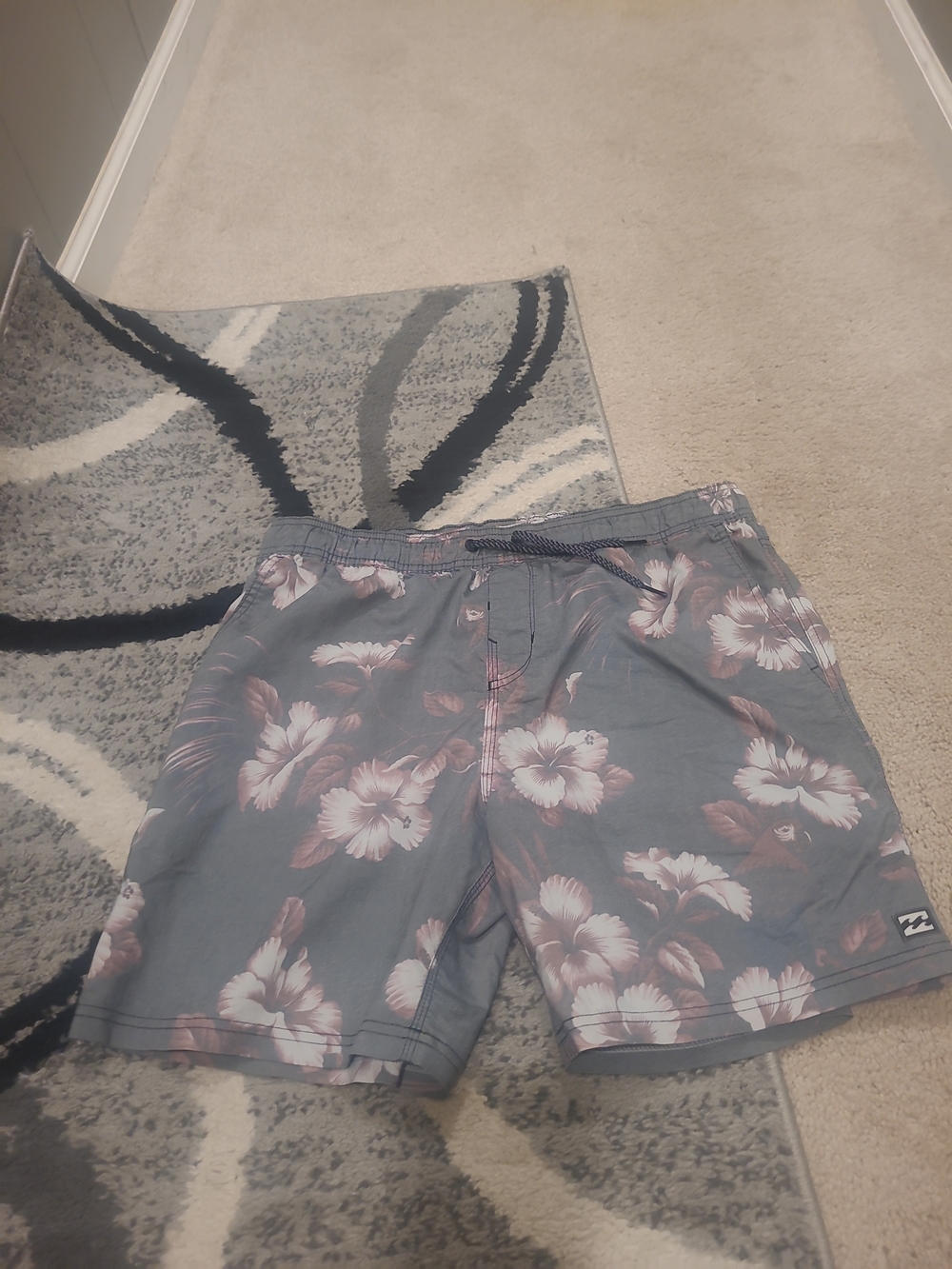 Billabong Laybacks Mens 34 Gray Floral Board Shorts Drawstring